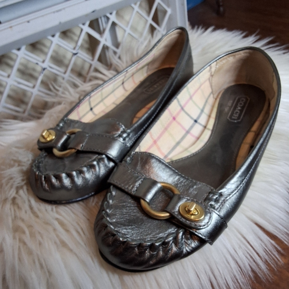 Coach pewter leather kisslock flats 7.5 - Picture 2 of 10